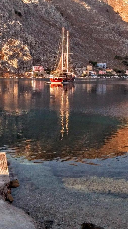 Captain George Apartment Symi Bagian luar foto